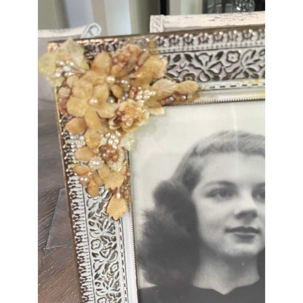 Vtg Ornate Gold White Tone Filigree Flower Embellished Picture Photo Frame  5x7 - Picture 3 of 12